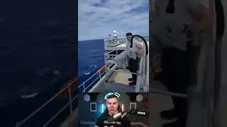 Два американских военно-морских судна столкнулись во время плановой операции по пополнению запасо...