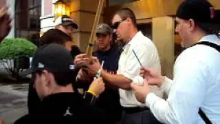 chipper jones signing autographs