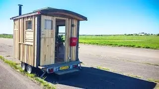 Tiny workplace on wheels can make each day at the office different!