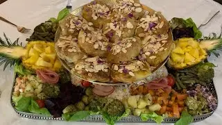 عراضة مغربية. سلطة بريستيج مع بسيطلات صغار بالدجاج