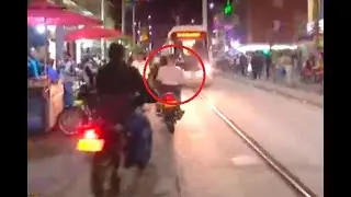 Según videos, en las noches casi nadie respeta el tranvía de Medellín en el barrio Buenos Aires