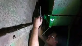 John Deere 6600 Removing the Grain Tank Auger