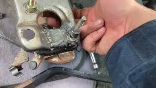 Toyota pickup 5 speed manual won&rsquo;t go into gear. Broken clutch pedal bracket solution.