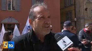 Crac banca Marche, sit in risparmiatori beffati