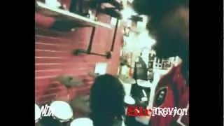 Sir Trevion (@SirTrevion) spits impromptu verse in Guitar Center