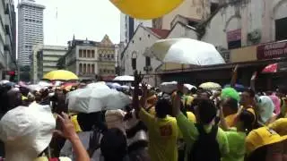 Endless crowds...AND A GIANT INFLATABLE LEMON