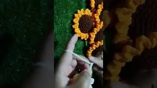 Crochet daisy, so beautiful!! #newlearner #crochet #daisy #easycrochet