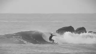 Yago Dora Surfando no Pico de Matinhos