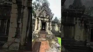 Walk through 2000 year old Cambodian Temple