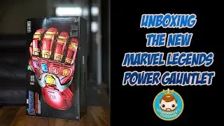 Unboxing the Marvel legends Power gauntlet