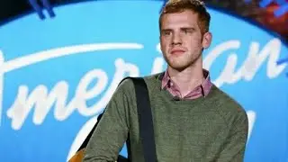 Filho homossexual de pastor canta na TV m&uacute;sica sobre inclus&atilde;o LGBT no c&eacute;u