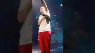 Eminem saying the N Word live in 2000