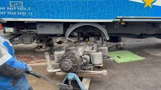 Removed the rear axle. Repair of the torsion bar of the Iveco cabin