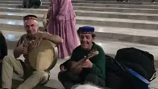 מנגנים על המדרגות ברגסטן סמרקנד לילה טיול תרבויות עולמי 2025