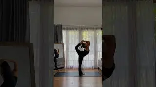 King dancer&rsquo;s pose 💘 #yoga