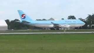 Korean Air Boeing 747 taxiing to gate @ LDZA