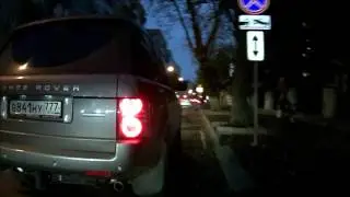 2016.10.03 driver tries to park his car on cyclist