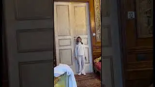 А это вообще адекватно делать такие высокие ручки ? #funny #travelvlog #vlog #italy #travel #girl
