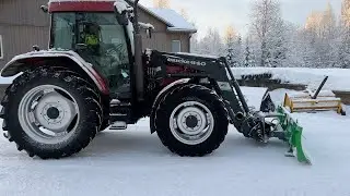 K&ouml;p Traktor Case IH MAXXUM MX100C med redskap p&aring; Klaravik