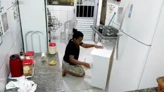 armário  ficou bom organizando as panelas,  limpeza na cozinha