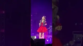 Wendy performs Queen of the Party live in New York #wendy #redvelvet