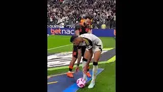 Depay's Fake Throw Response