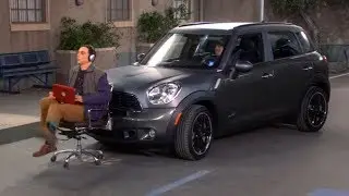 Howard quiere ATROPELLAR a Sheldon | The Big Bang Theory (Espa&ntilde;ol Latino)