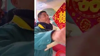 粉丝朋友结婚让咱去家里墙上写个红双喜，就是咱来的稍晚点，过去还没动笔呢，直接吃上席了@延大海的幸福生活 #结婚 #书法 #延大海写字 #写字是一种生活 #这是高手