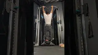 found this gym open after work decided to stop by and do some pull ups fit's not there perf mightbe🎻