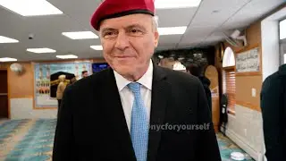 Кертис Слива рассуждает о здравоохранении, Трампе, метро и многом другом в мечети Султан Джамия в...