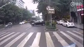 Crash Bad driver Impressive accident in reverse #165