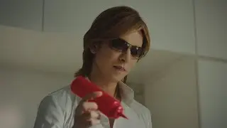 YOSHIKI、オムライスにケチャップでサイン　カッコよく繊細に料理を仕上げる　アキタ社鶏卵『きよらグルメ仕立て』新CM「おそろい」篇「グルメな人」篇＆メイキング映像