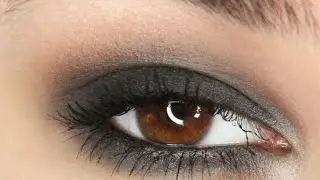 Simple and fast black smokey eye tutorial!