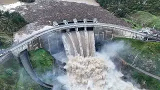 La Loire en crue au barrage de Grangent