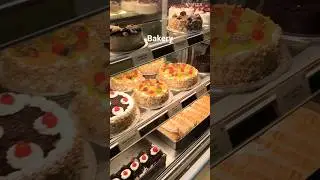 bakery mein bahut acchi acchi chijen dekhen#funny #shortvideo #youtub 🥳🥳