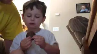 Three year old reviews Tastykake Kandy Kakes