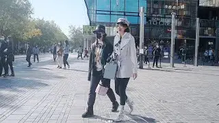Fashion girl, they don&rsquo;t know how to go shopping alone, so they make appointments with their sisters