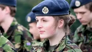 EL C&Oacute;NDOR PASA HOMENAJE A TODAS LAS MUJERES MILITARES