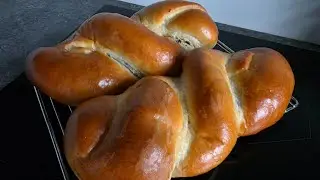Pudingo&scaron;, čokol&aacute;dov&yacute; pudingov&yacute; kysnut&yacute; z&aacute;vin ako obl&aacute;čik. Chocolate pudding strudel cake recipe