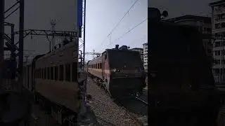 DDU WAP-4 With 12617 Mangala Express arriving at Kalyan