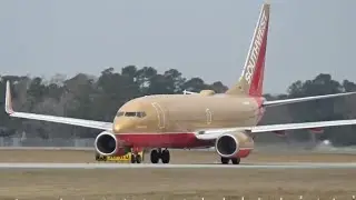 Southwest Airlines 737-7H4 (CLASSIC RETRO LIVERY) taking off out of Myrtle Beach Airport (MYR #20)