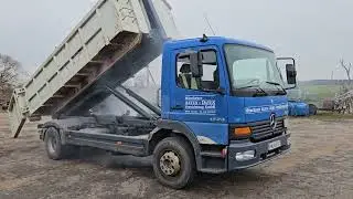Mercedes-Benz 1523 + hook lift + 2 containers