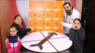 تحدي خزينة الهدايا الغامضة ll مع أكبر عجلة حظ فى العالم
