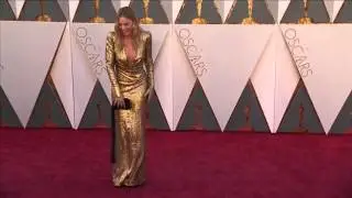 Oscars  Margot Robbie Red Carpet 2016