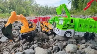 Menemukan banyak mainan keren banget Mobil pemadam kebakaran, Excavator, Mobil derek, Crane