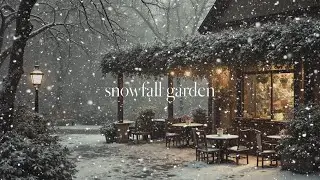 Quiet Winter Caf&eacute; ❄️ | Snowfall Garden Ambience | Relaxing Piano & Violin