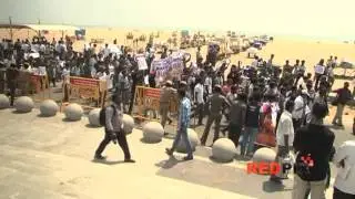 Sri Lankan Tamil Issue - College student's human chain protest in chennai marina [REDPIX]