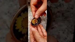 Resin floral clip #resinart #resinclip #daisy #resinflowers #resin #resinartist #resincrafts #diy