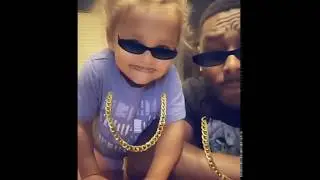 Baby raps Five little monkeys jumping on the bed