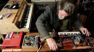 Musique Cemente: Cassette tape loop and cv radio.